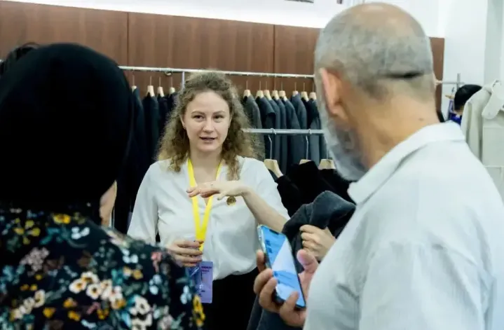 How to Source Clothing from China  Sampling & quality control 